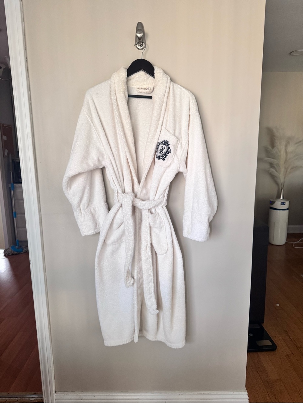 Victoria's Secret Cream vintage Plush Bathrobe with Embroidered Crest